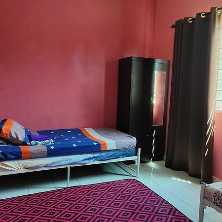 Teratak Delisha -Musslim Villa Kampong Jemampar Exterior foto
